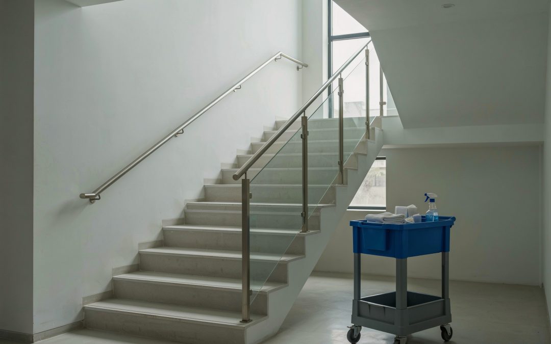 Limpieza de escaleras en comunidades: qué incluye, cada cuánto y a qué precio